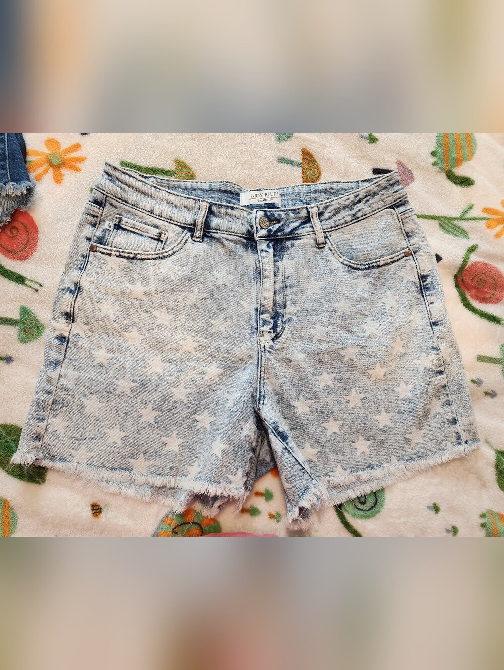 Judy Blue Women's Star Print Denim Shorts - Light Blue Size 1x.